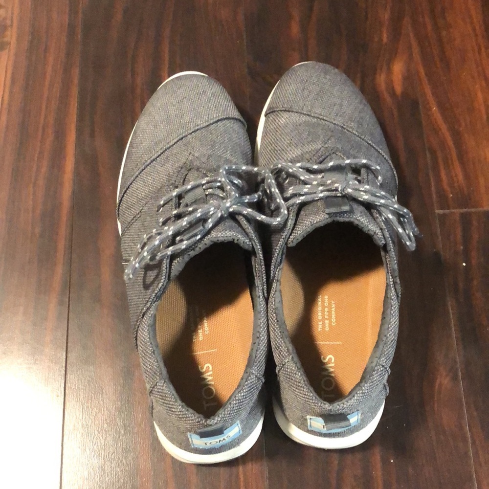 Toms - Picture 3 of 4